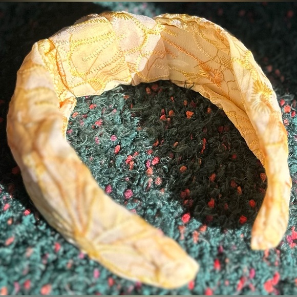 ‼️RARE‼️🎸ANTHROPOLGIE🎸🔥NWOT🔥Yellow Embroidered Sunburst Headband - Picture 7 of 16